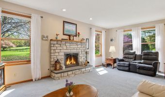40498 N Sunset Dr, Antioch, IL 60002
