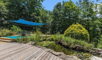 10011 E Rivershore Dr SE, Alto, MI 49302
