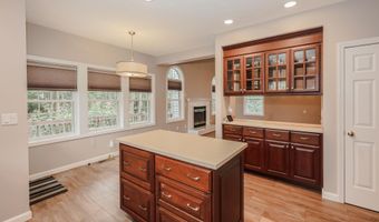 11 Mountain Rd, Bedford, NH 03110