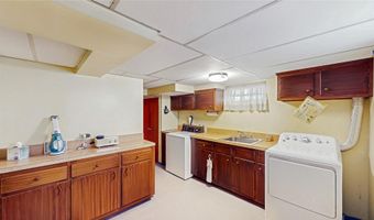 42 Plainfield Rd, Albertson, NY 11507