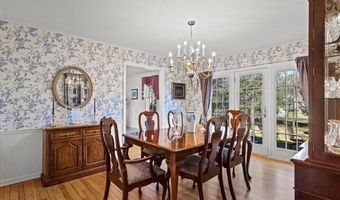 38 Tamarack Dr, Bethlehem, NY 12054