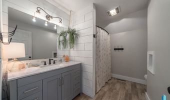 600 S 3rd St, Beresford, SD 57004