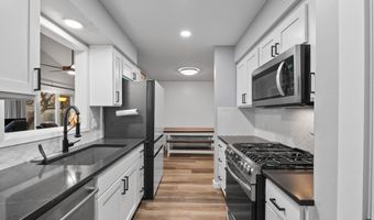 108 12th Ave SW, Altoona, IA 50009