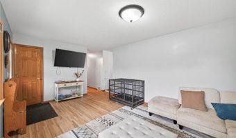 651 Randall Dr, Anoka, MN 55303