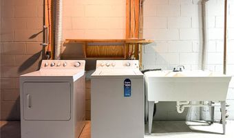 8 Burmont Ct, Utica, NY 13502