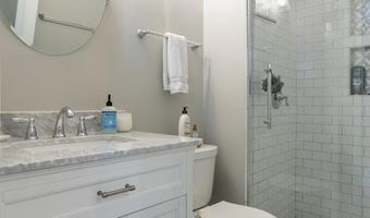 531 Charoak Dr, Ballwin, MO 63021