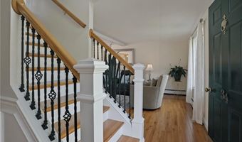 34 Brooks Farm Dr, Bristol, RI 02809