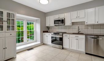 18 S MONTANA St, Arlington, VA 22204