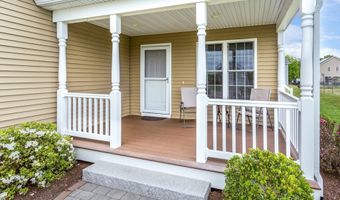 4 Candlelight Ln, Bellingham, MA 02019