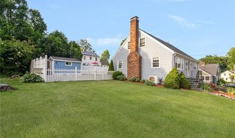1 Adelaide Ave, Bristol, RI 02809