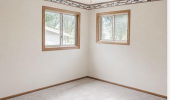 1512 S 5th St, Aberdeen, SD 57401