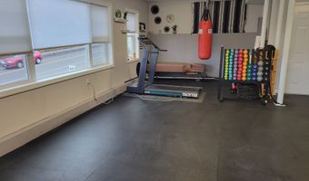 366 Federal Rd, Brookfield, CT 06804