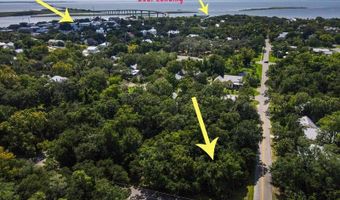 139 8th St, Apalachicola, FL 32320