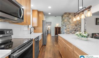 3146 Club Dr, Allentown, PA 18103