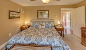 104 Champagne Cir, Campton, NH 03223