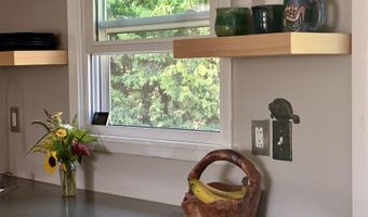 112 S Crest Dr, Burlington, VT 05401