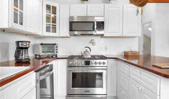 3 Carroll Ave, Newport, RI 02840