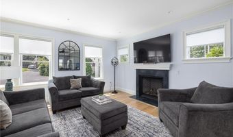 3 Oak St, Middletown, RI 02842