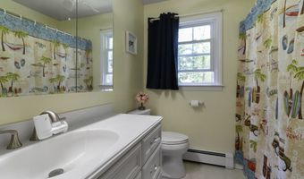 11 W Lake Shore Dr, Danbury, CT 06811