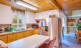 121 Jenckes Hill Rd, Lincoln, RI 02865