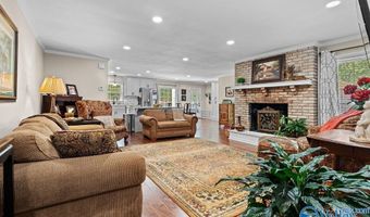 106 Collier Dr, Albertville, AL 35951