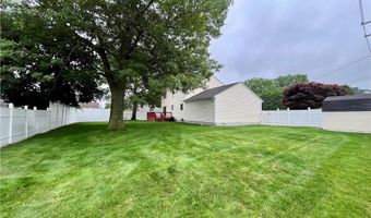 2 Hayes St, Johnston, RI 02919