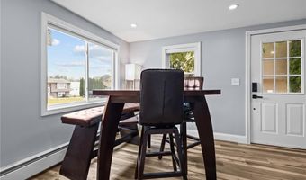 137 Overlook Dr, Warwick, RI 02818