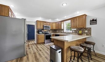 1103 E 1st St, Anamosa, IA 52205