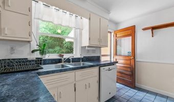 6 Wabasso Ter, Middletown, RI 02842