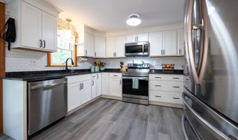 18 Cobb Rd, Ashburnham, MA 01430