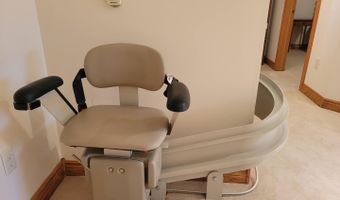 611 Spring View Cir, Beatrice, NE 68310