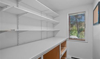 24 GREENWOOD Ln, Lincoln, RI 02865