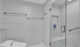 2000 Island Blvd 2006, Aventura, FL 33160
