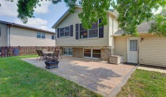 223 W Tanglewood Dr, Arlington Heights, IL 60004