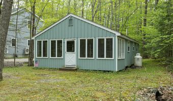 18 Julian St, Sebago, ME 04029