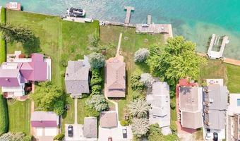 429 Edgewater Dr, Algonac, MI 48001