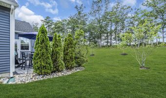 22 Flanders Dr, Barnegat, NJ 08005