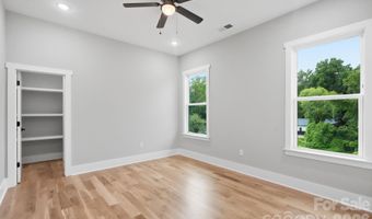 1106 Brookhurst Dr, Charlotte, NC 28205