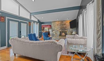 37 Pinewood Dr, North Providence, RI 02904