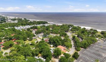 142 Kenmore Ave, Biloxi, MS 39531