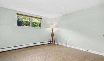 1 Town House Ln 6, Acton, MA 01720