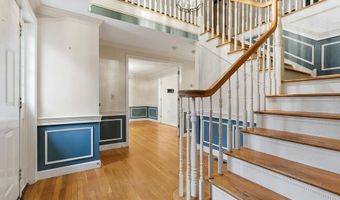 95 Hitching Post Ln, Bedford, NH 03110