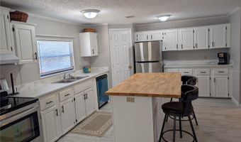 25836 MANHATTAN Ln, Astor, FL 32102
