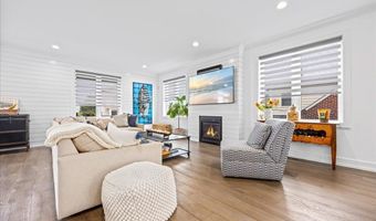 21 N Douglas Ave, Margate City, NJ 08402