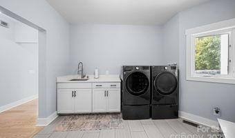 604 Muirfield Dr, Albemarle, NC 28001