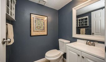 2370 Hidden Meadow Ln, Ballwin, MO 63021