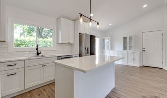 522 N Castle Rd, Addison, IL 60101