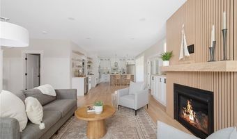 5 Braeburn Cir, Cranston, RI 02921