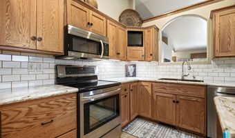 501 N Pasque Flower Trl, Brandon, SD 57005