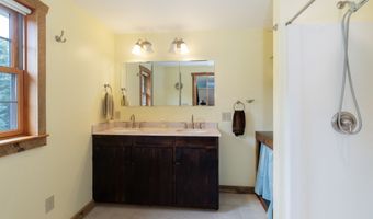 13 Woodridge Dr, Barkhamsted, CT 06063